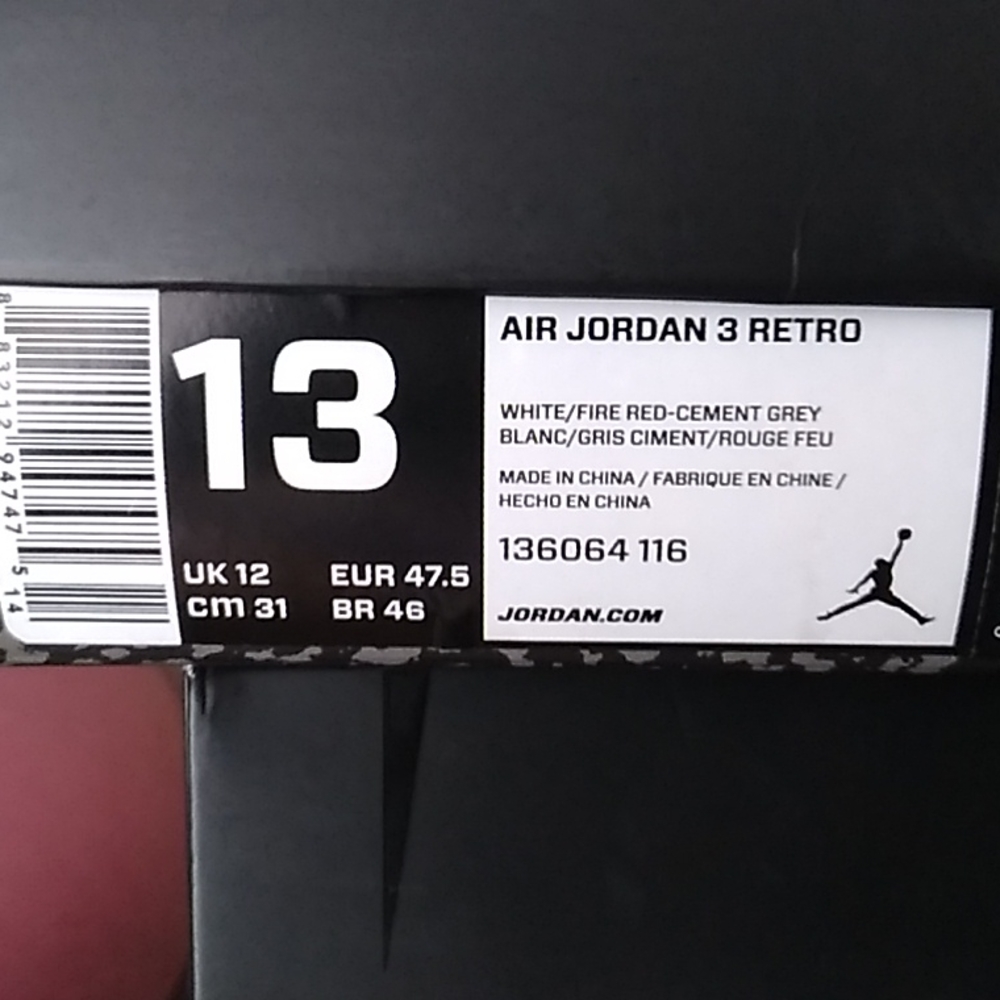 Air Jordan 3 Retro. White/Fire Red-Cement Grey